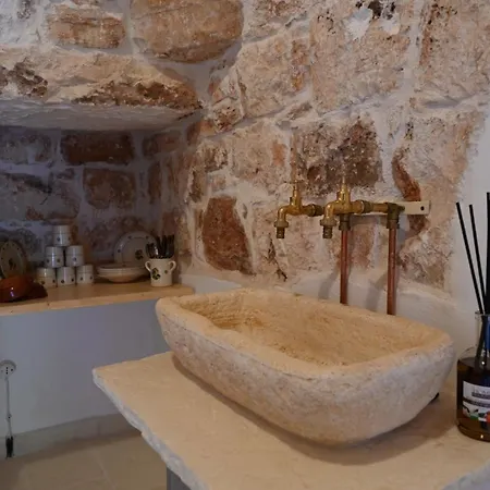 Trulli Di Thomas Con Piscina San Michele Salentino