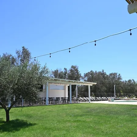 Trulli Di Thomas Con Piscina Hotel apartamentowy 3*